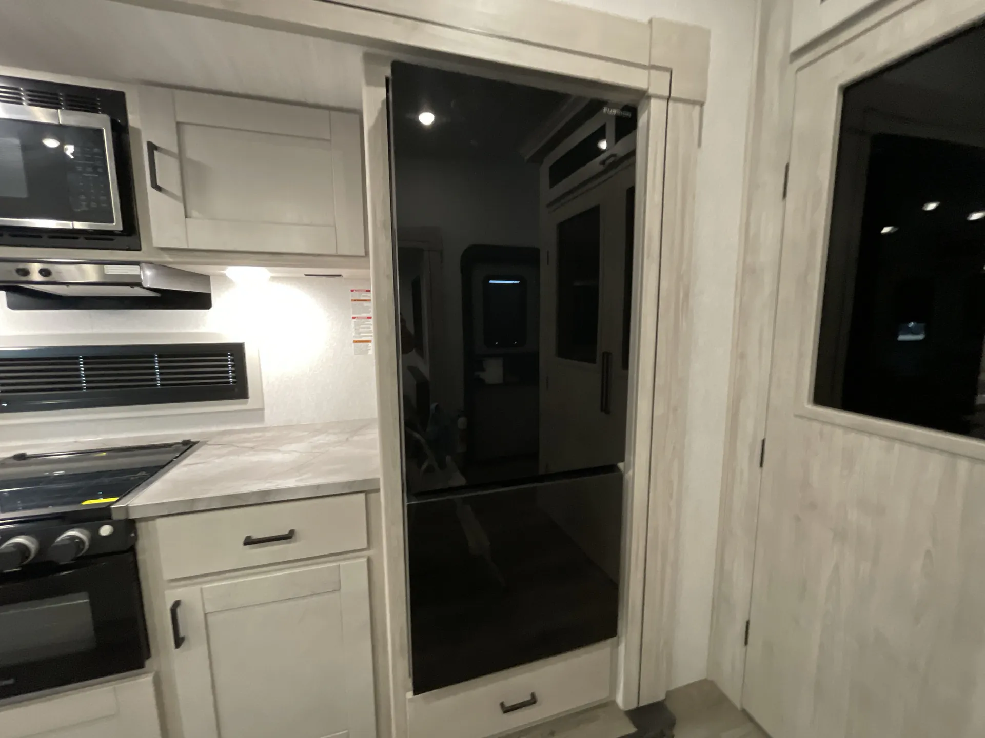 2025 East to West Blackthorn 28RL dealer photo 8 from Camping World