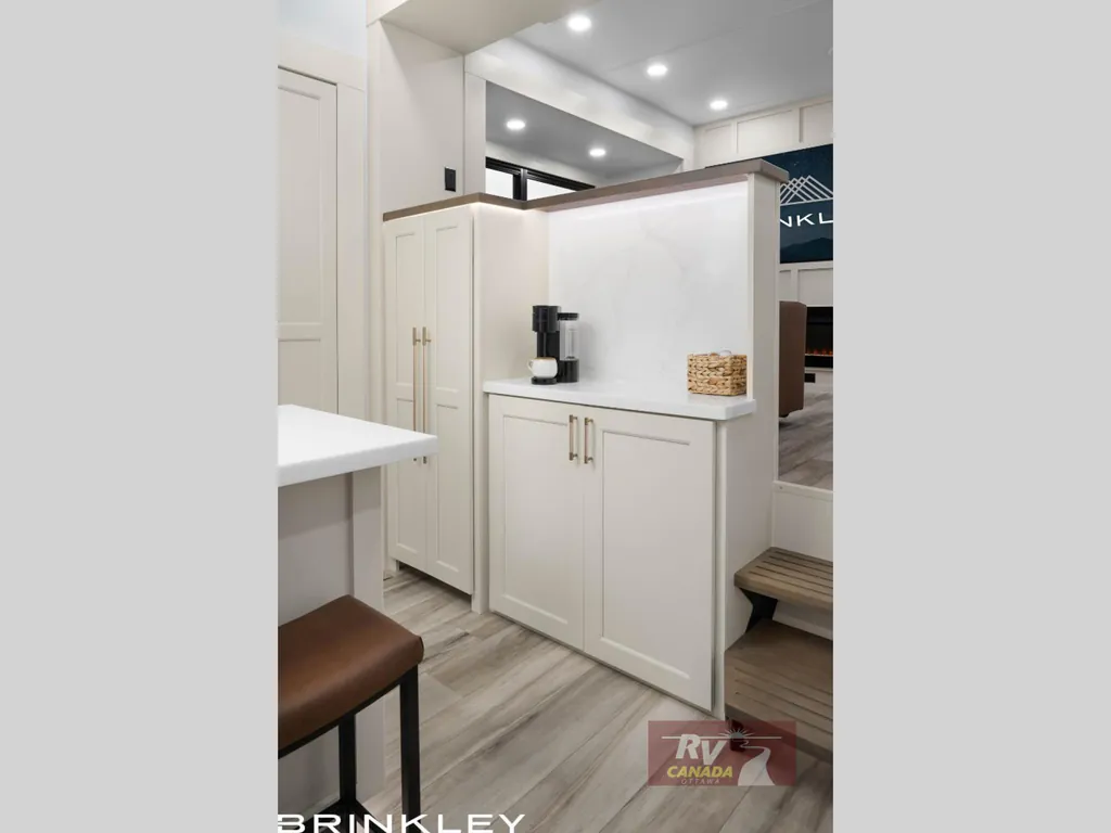 2027 Brinkley Model R 3710, Photos photo 39