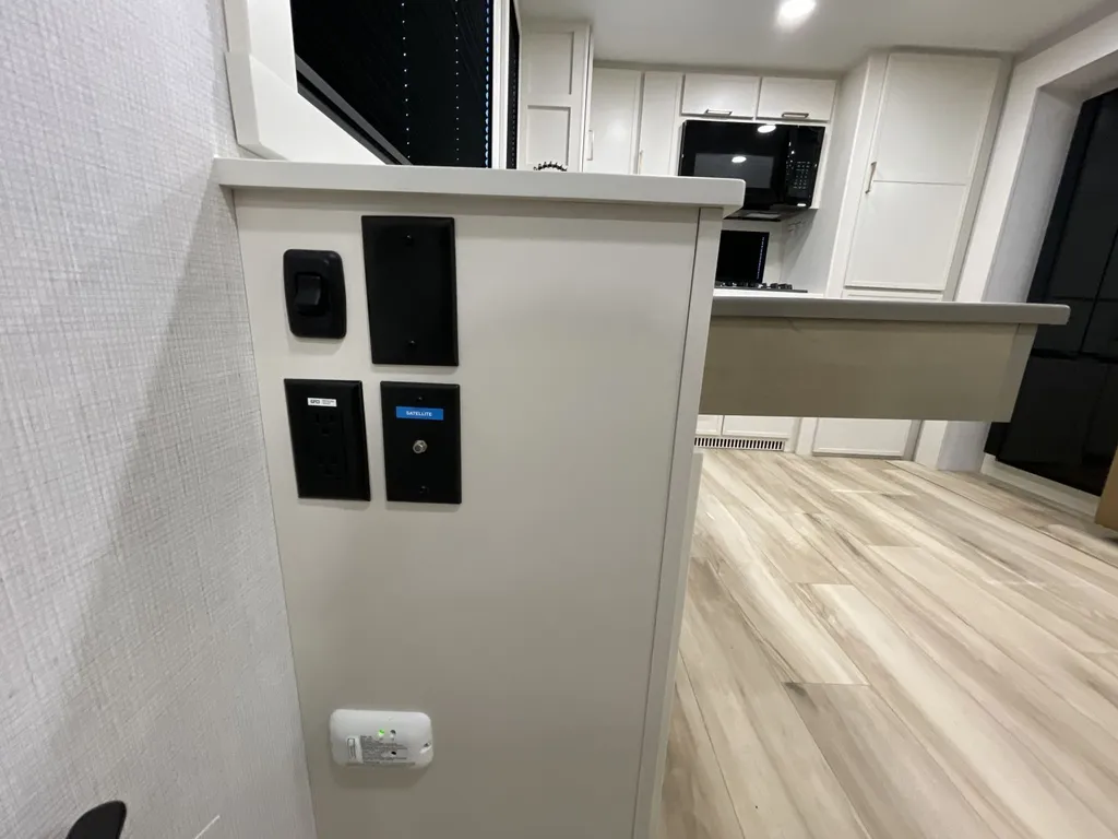 2025 Brinkley MODEL I 275, Photos photo 42