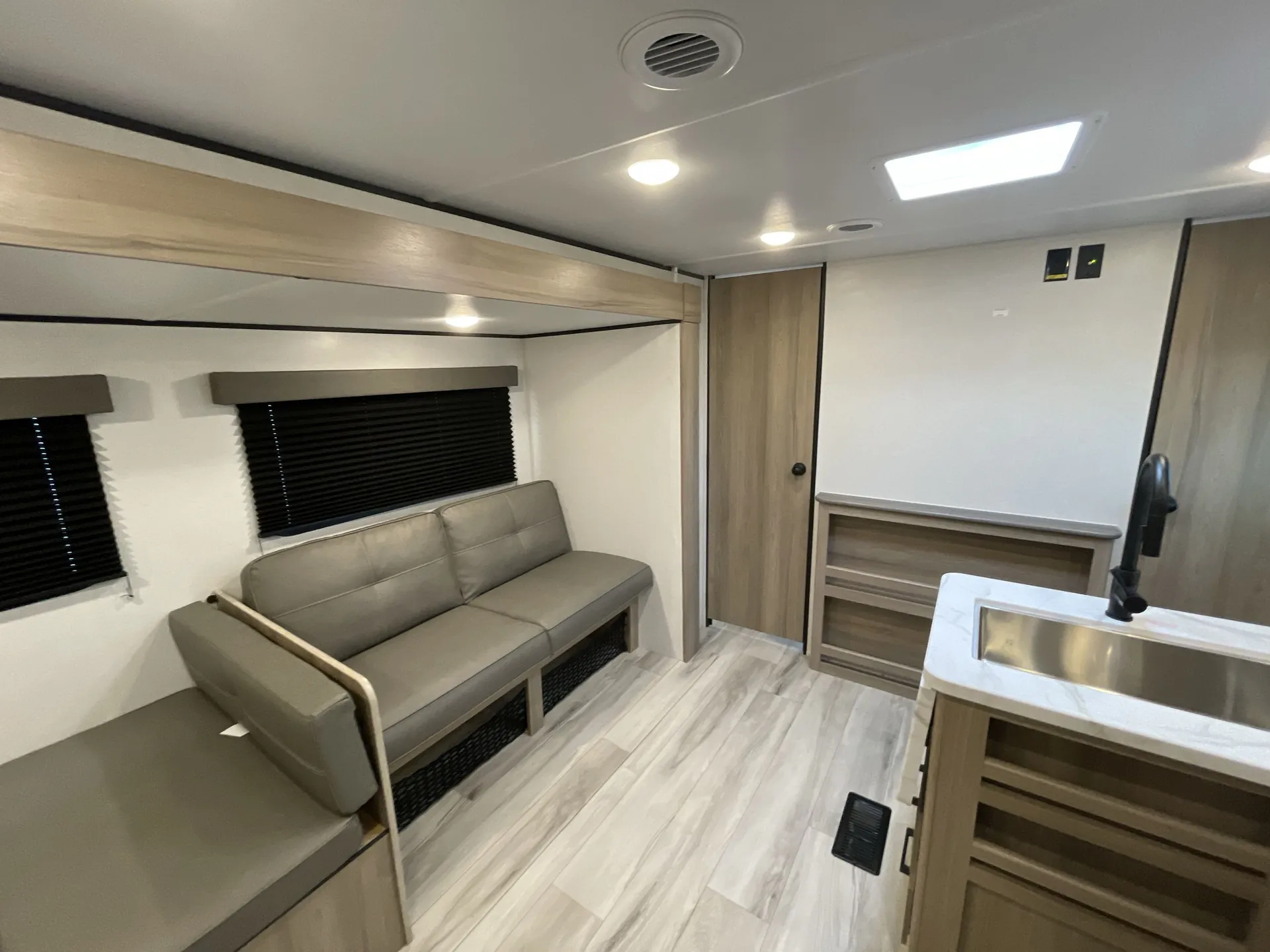 2026 Keystone Coleman Light 29BX — living area main