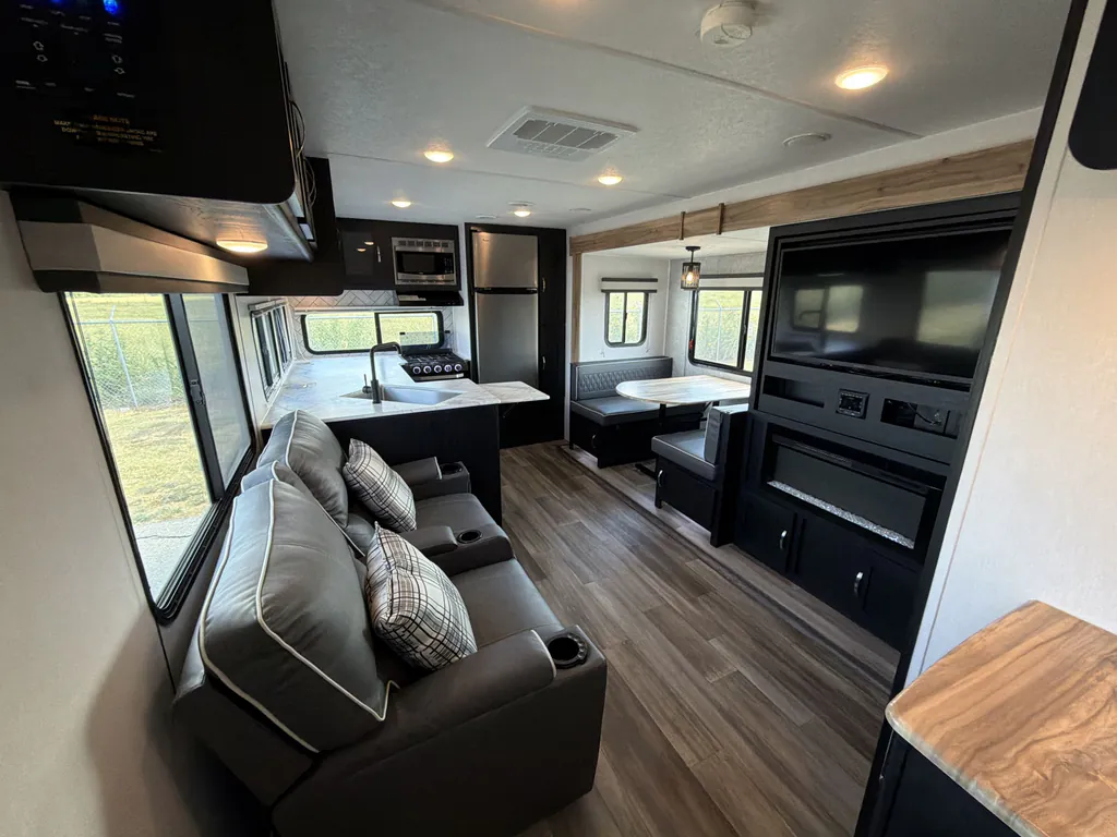 2023 Coachmen Freedom Express Ultra Lite 274RKS, Photos photo 2