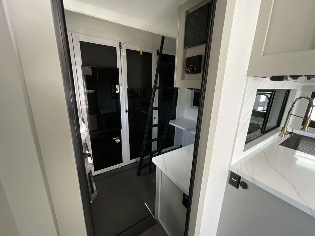 2025 Brinkley Model G 3250, Photos photo 37