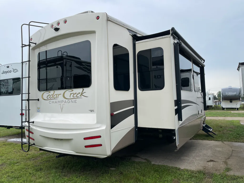 2018 Forest River Cedar Creek Champagne Edition 38EL, Photos photo 4