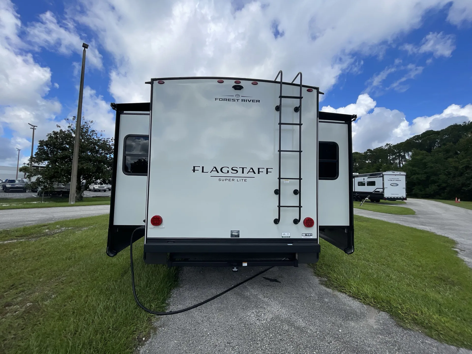 2027 Forest River Flagstaff Super Lite 29FBRL — backside
