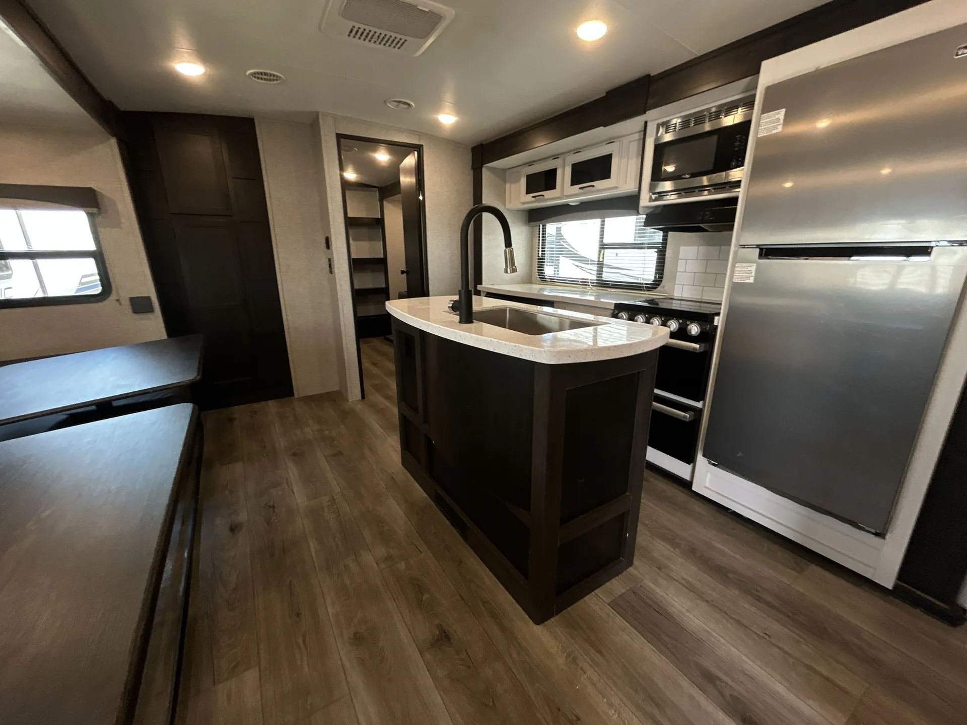 2021 Highland Ridge Light 312BHS — living area main
