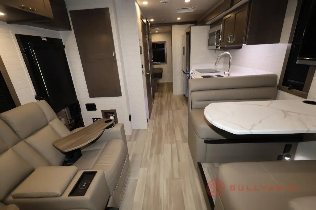 2027 Dynamax isata 6 31KS - Photo 3