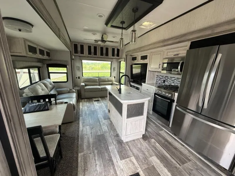 2022 Forest River Sandpiper Luxury 321RL - Photo 3