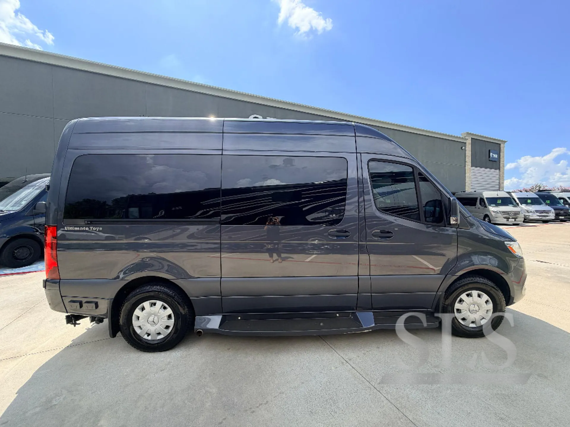 2024 Midwest Automotive Designs Luxe Cruiser D4 - Photo 3