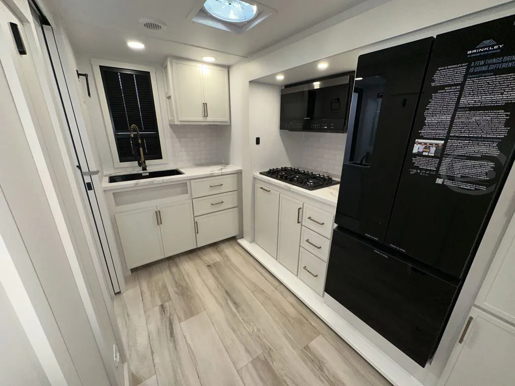 2026 Brinkley Model Ix 23X, Photos photo 13