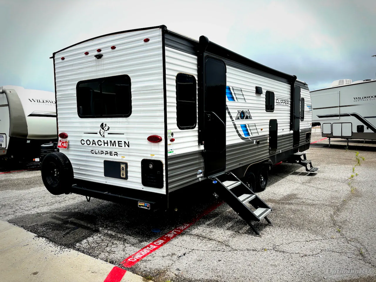 2025 Coachmen Clipper 272RLS - Photo 3