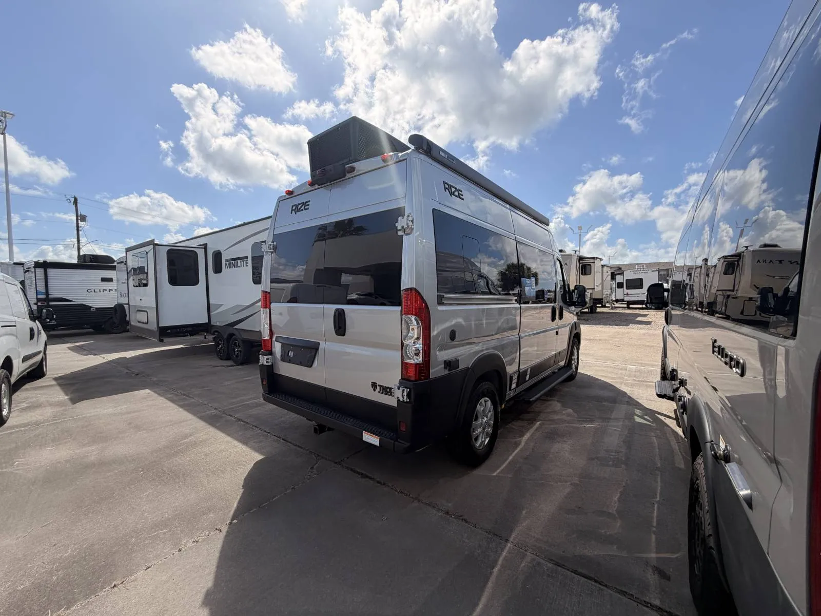2027 Thor Motor Coach Rize 18Z - Photo 4