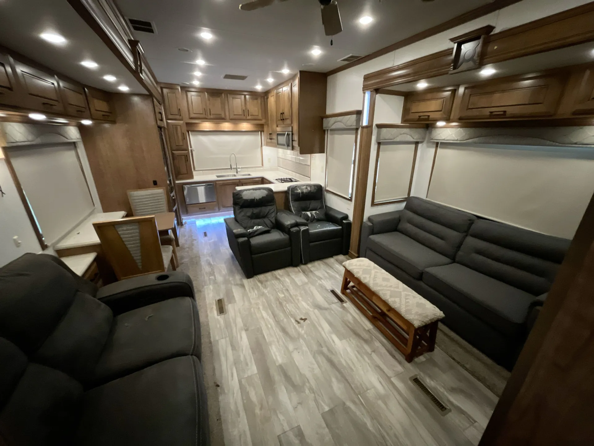 2021 DRV Mobile Suites 41RKDB — living area main