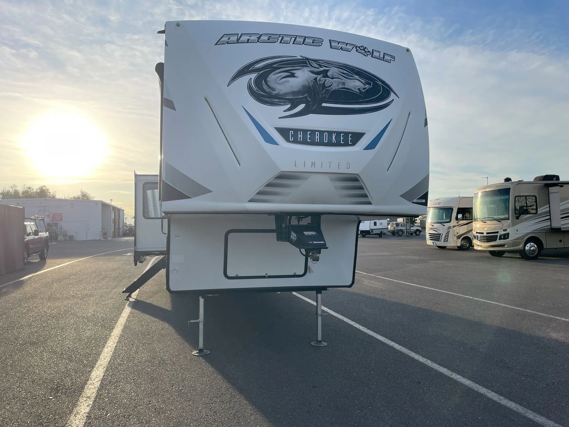 2021 Forest River Cherokee Arctic Wolf 3660 SUITE - Photo 2