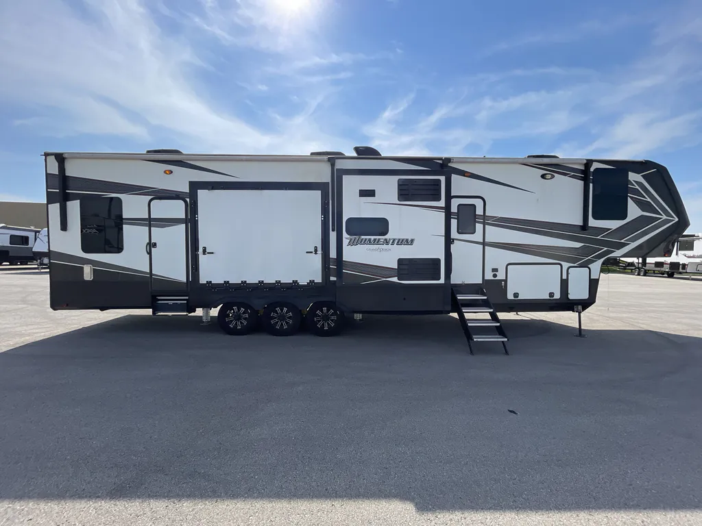 2019 Grand Design Momentum 399TH, Photos photo 5