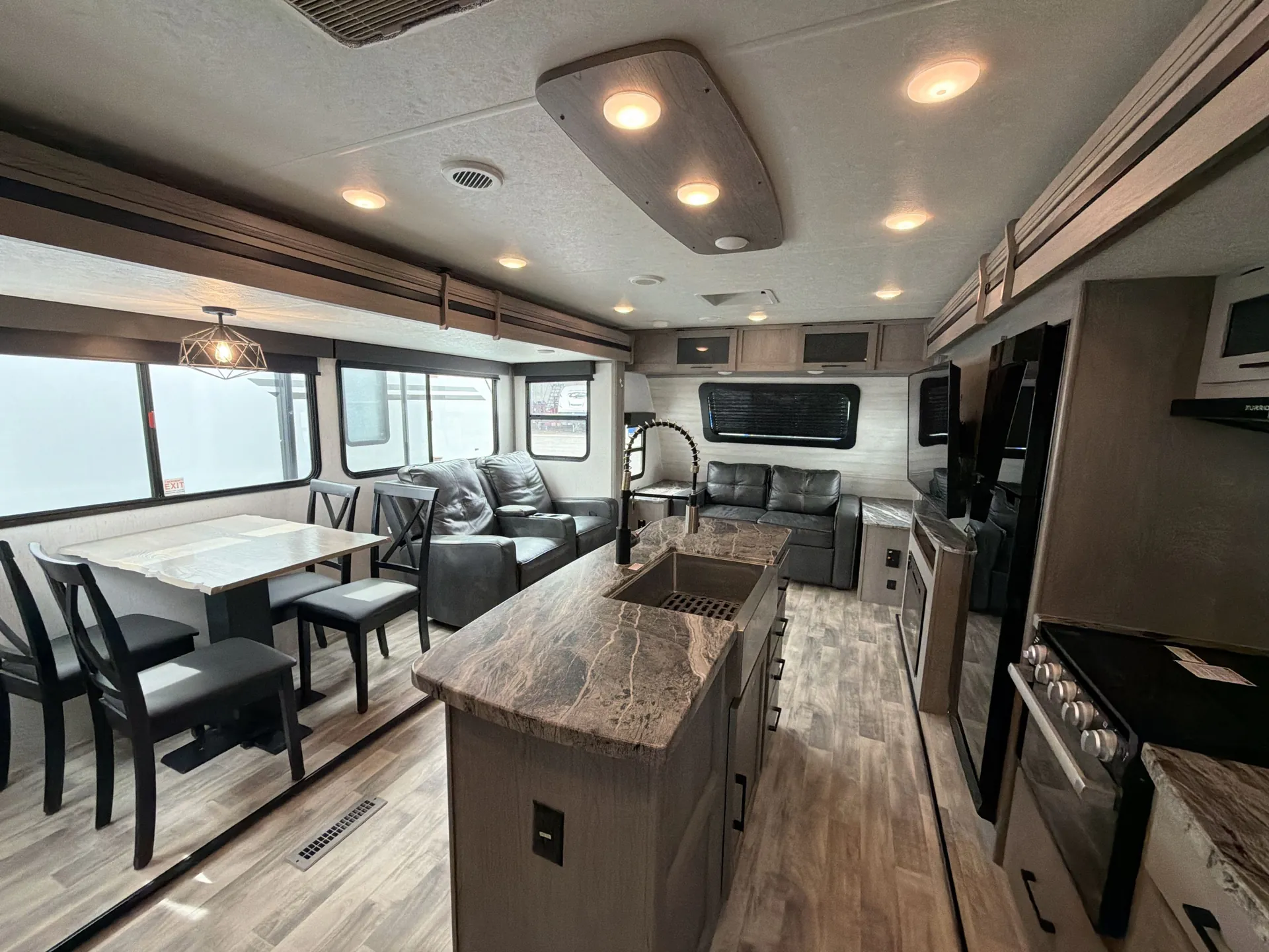 2023 Dutchmen Kodiak Ultimate 3371FLSL — living area main