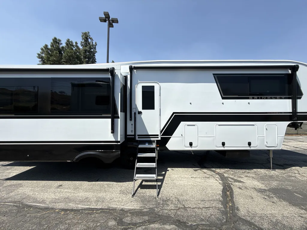 2026 Brinkley Model Z 3600, Photos photo 8