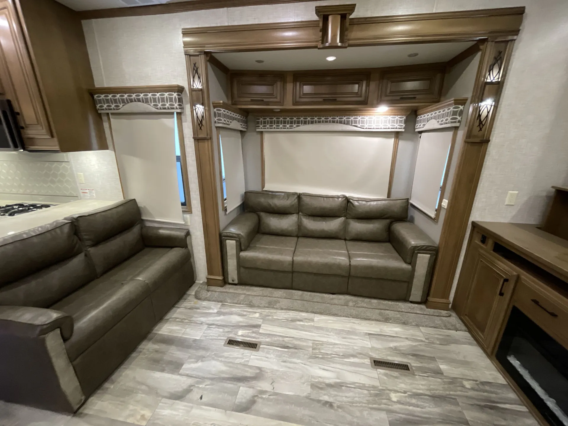 2020 DRV Mobile Suites 41RKSB4 - Photo 3