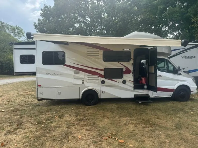 2017 Tiffin Motorhomes Wayfarer Used    24 QW - Main photo