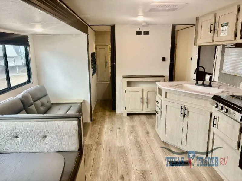2026 Shasta RVs Shasta 31QB - Photo 2