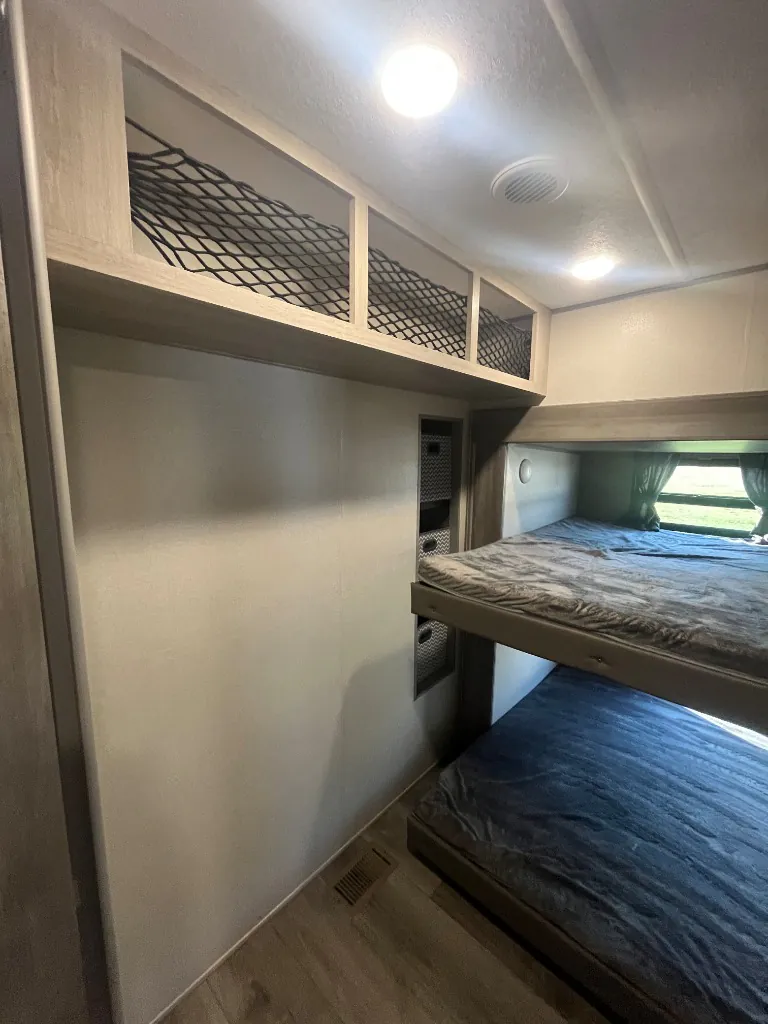 2024 Coachmen Catalina Legacy Edition 333FKTS, Photos photo 31