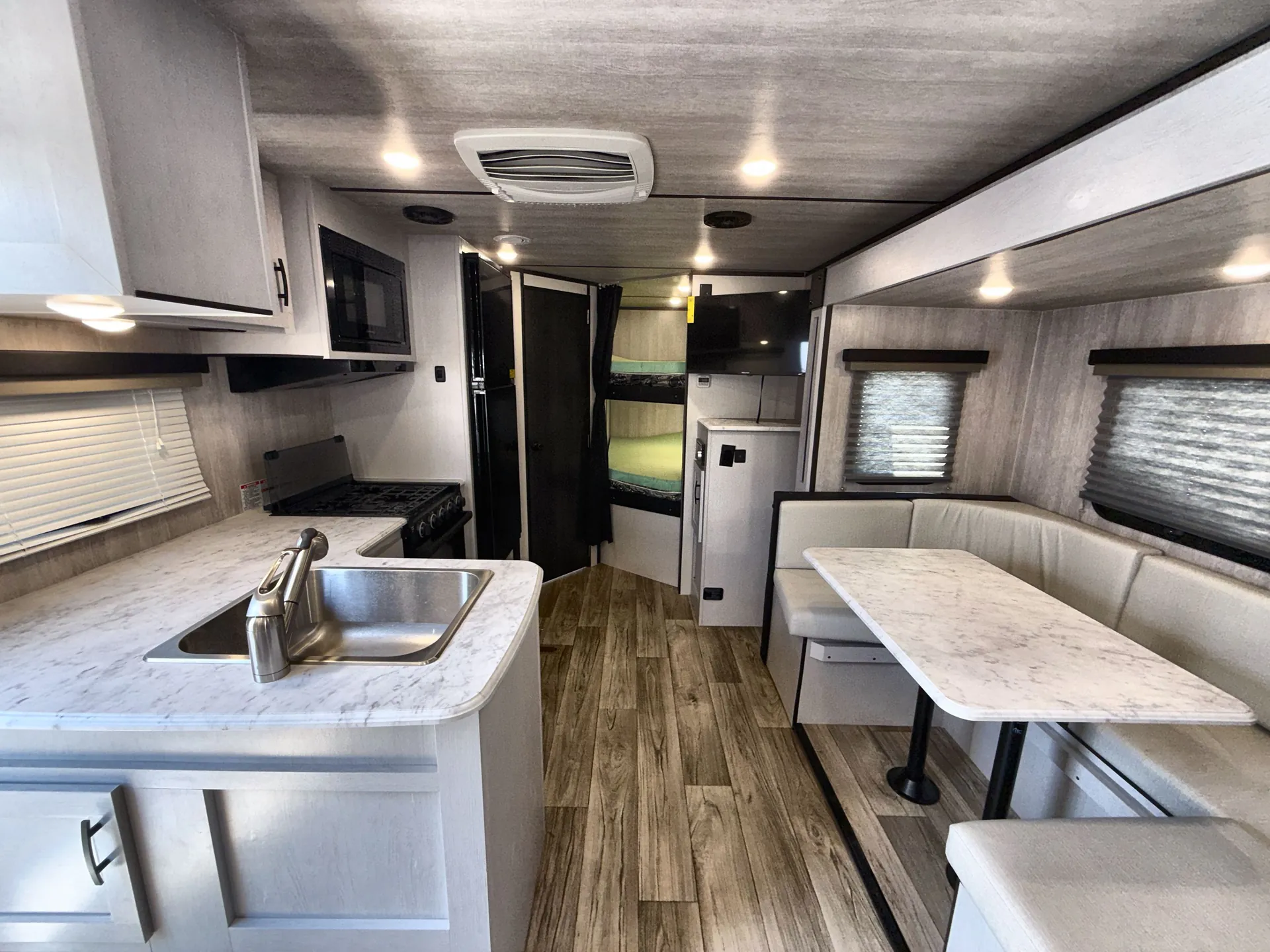 2024 Genesis Supreme Surfside 25BHS — living area main