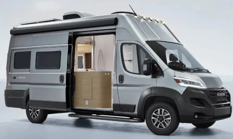 Plus REAR LOUNGE exterior