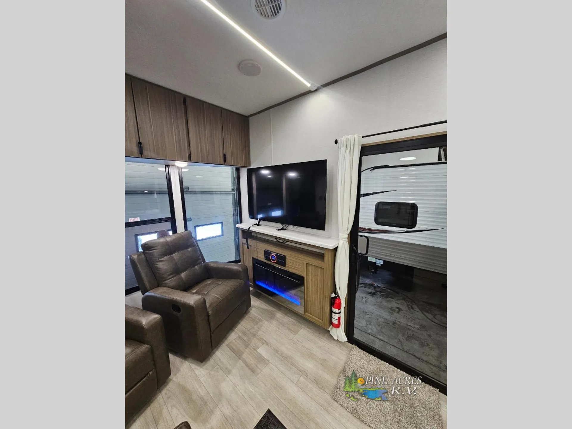 2025 Forest River Wildwood Lodge 40FDEN — Photo 5
