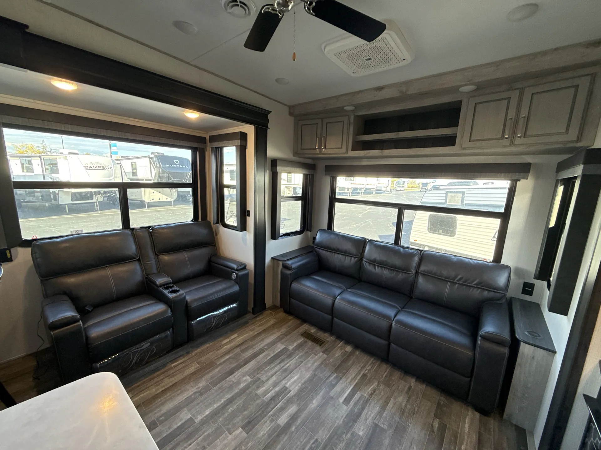 2022 Keystone Avalanche 372MB — living area main