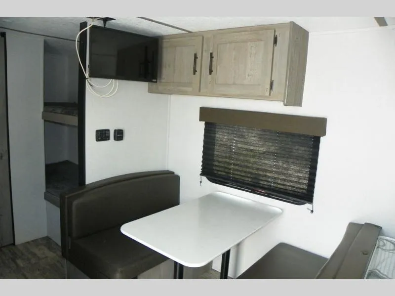 2021 Keystone RV Springdale Used    1800 - Photo 4