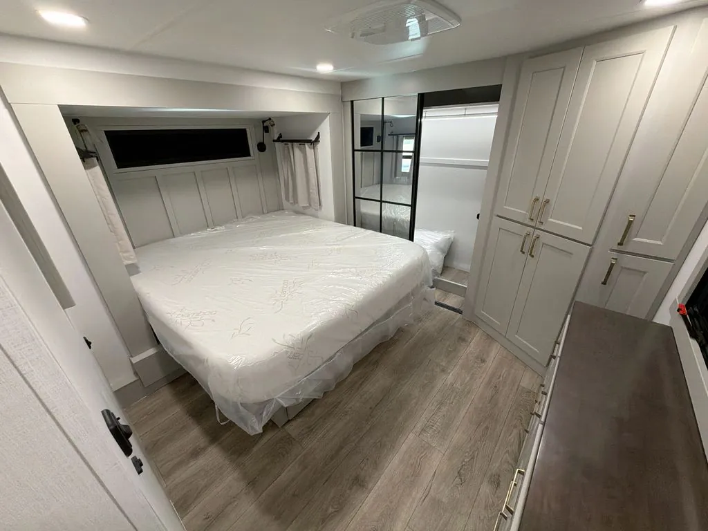 2026 Brinkley Model G 4100, Photos photo 24