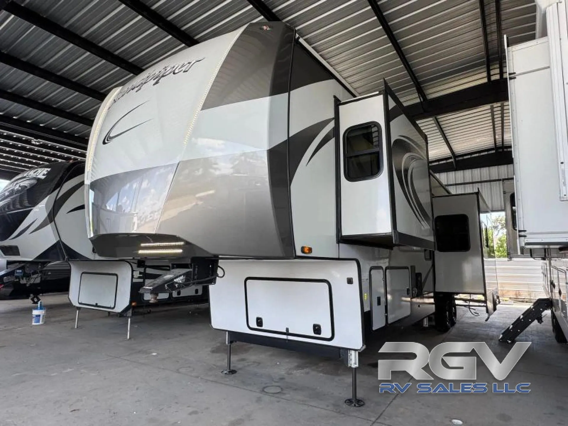 2023 Forest River Sandpiper Luxury 388BHRD - Photo 4