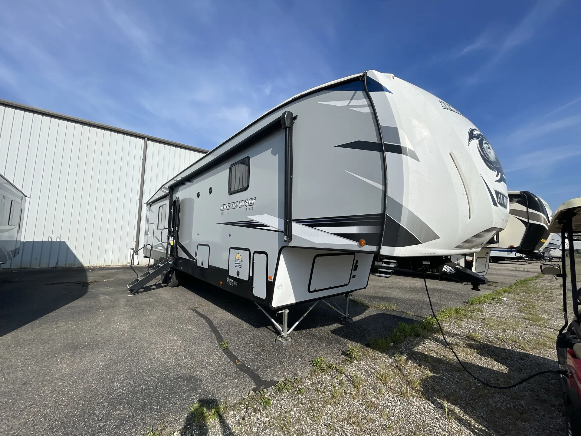 2022 Forest River Cherokee Arctic Wolf 3660 SUITE - Photo 2
