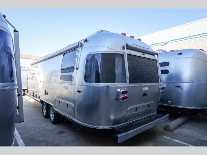 2026 Airstream Flying Cloud 28RB Twin - Photo 2