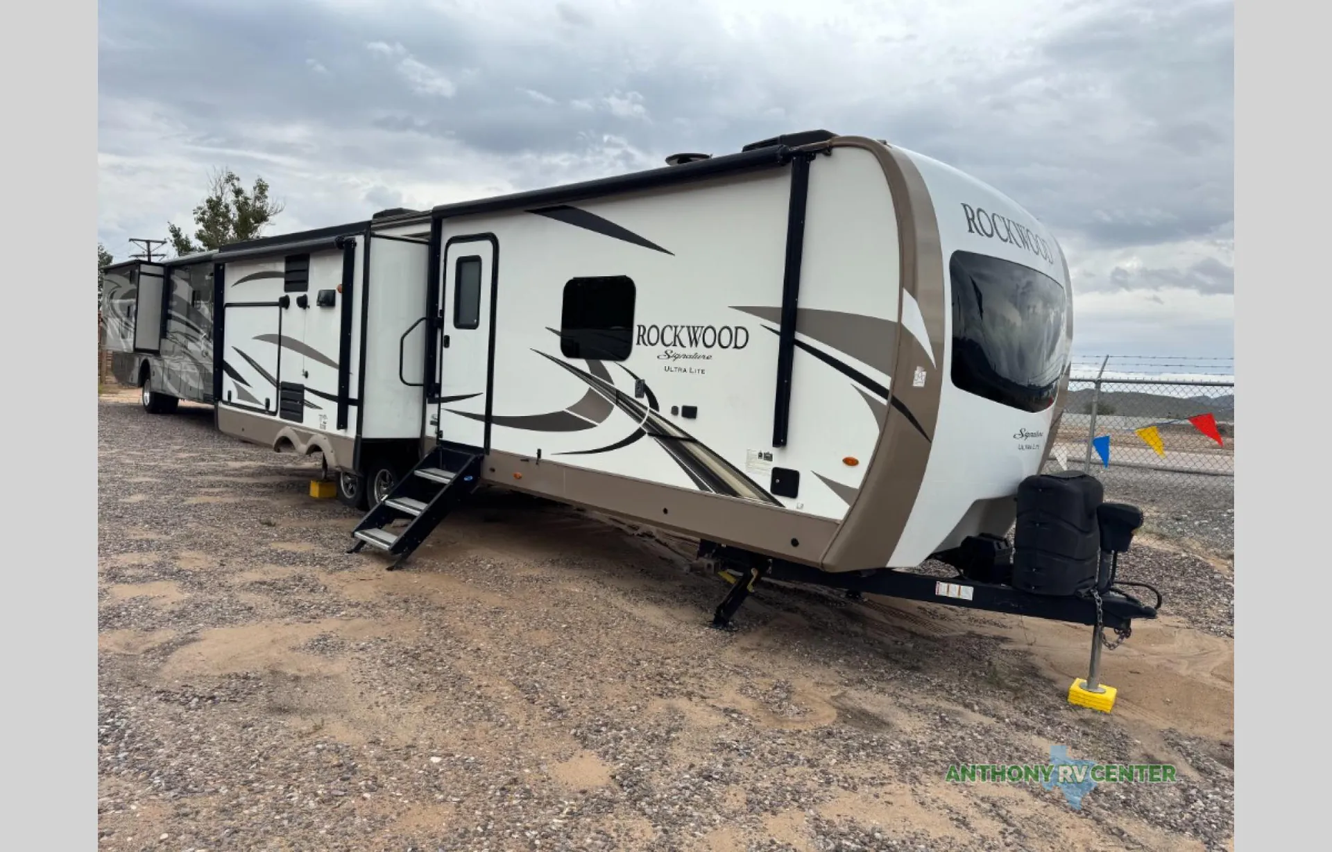 2019 Forest River Rockwood Signature Ultra Lite 8328BS - Photo 2