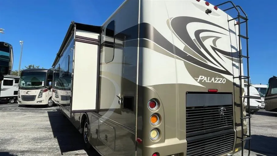 2015 Thor Motor Coach Palazzo 36.1 - Photo 4