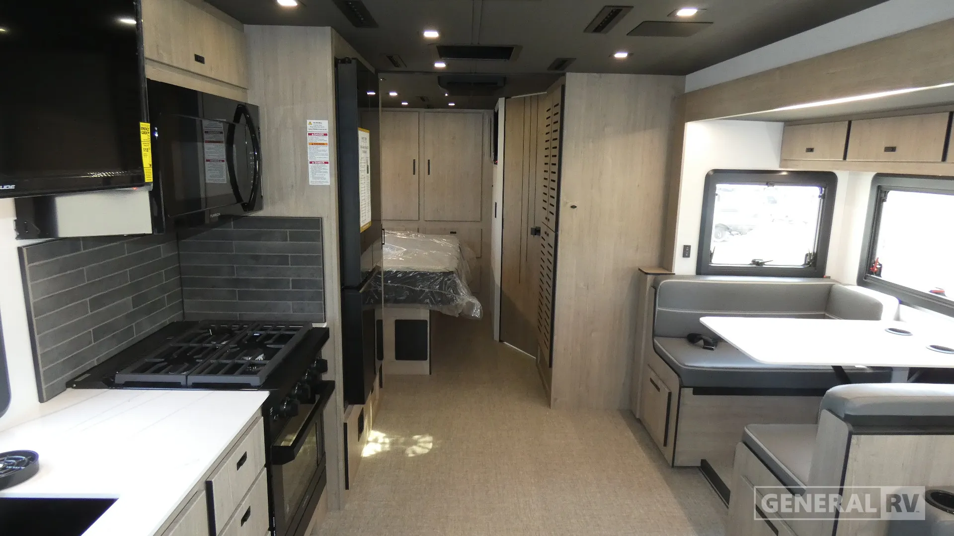 2026 Grand Design Lineage Series F 31ZW - Photo 3