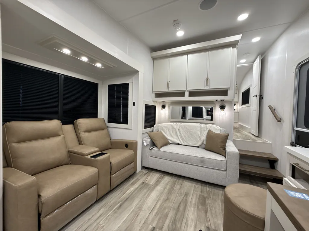 2027 Brinkley Model Z 2680, Photos photo 5