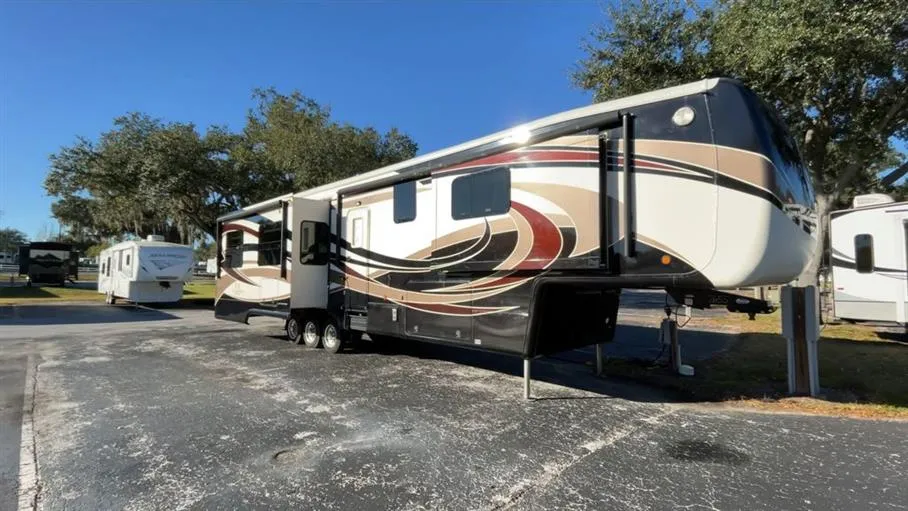 2015 DRV Luxury Suites Mobile Suites Lafayette - Photo 3