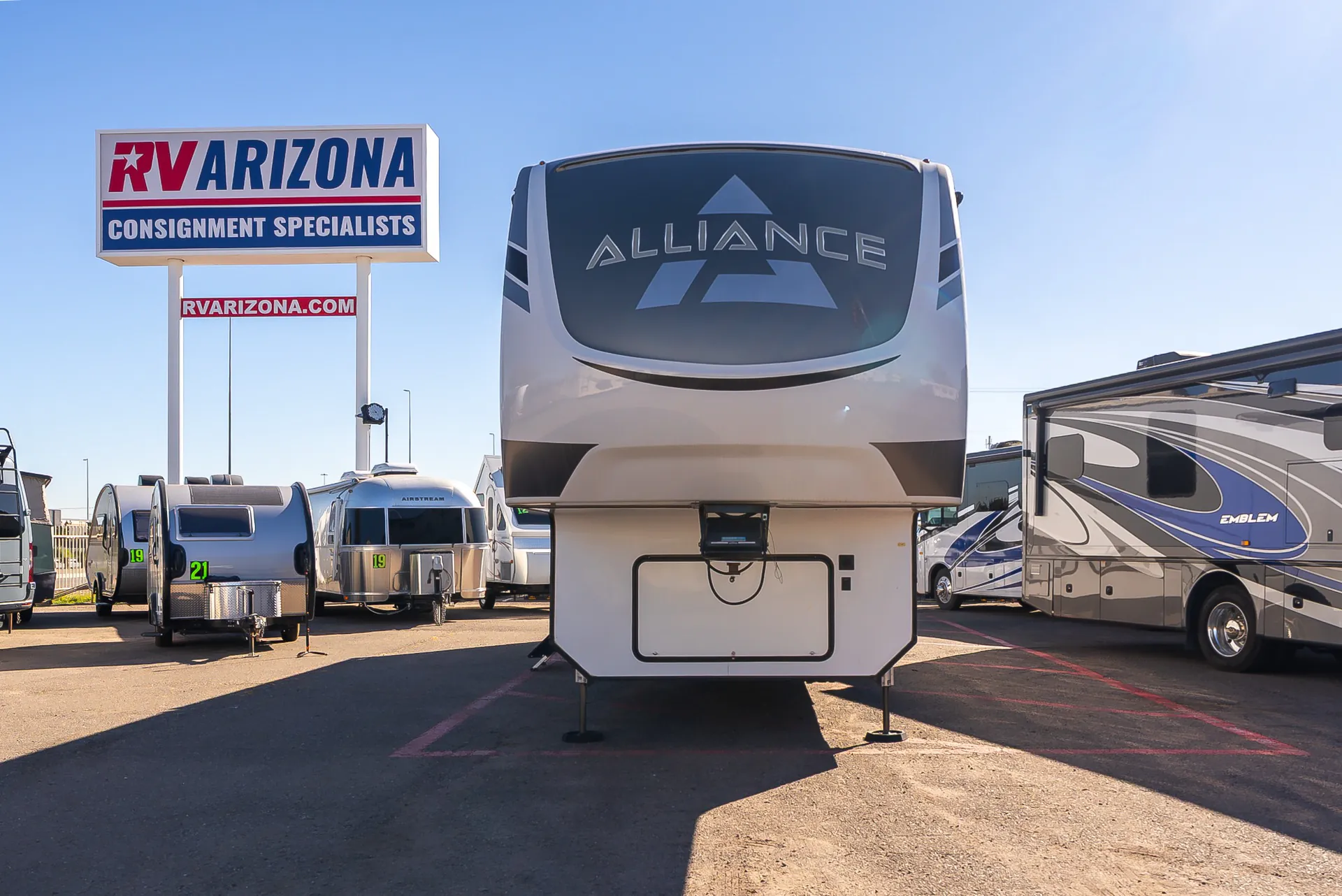 2021 Alliance RV Paradigm 385FL - Photo 4
