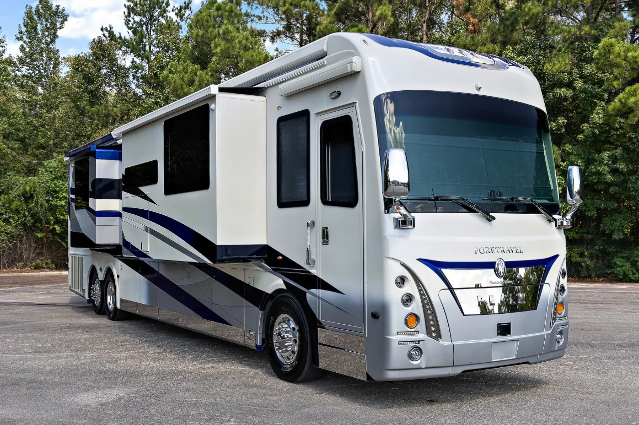 2027 Foretravel Realm FS605 LVB - Photo 2