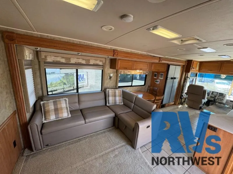 2007 Winnebago Adventurer 38T - Photo 2
