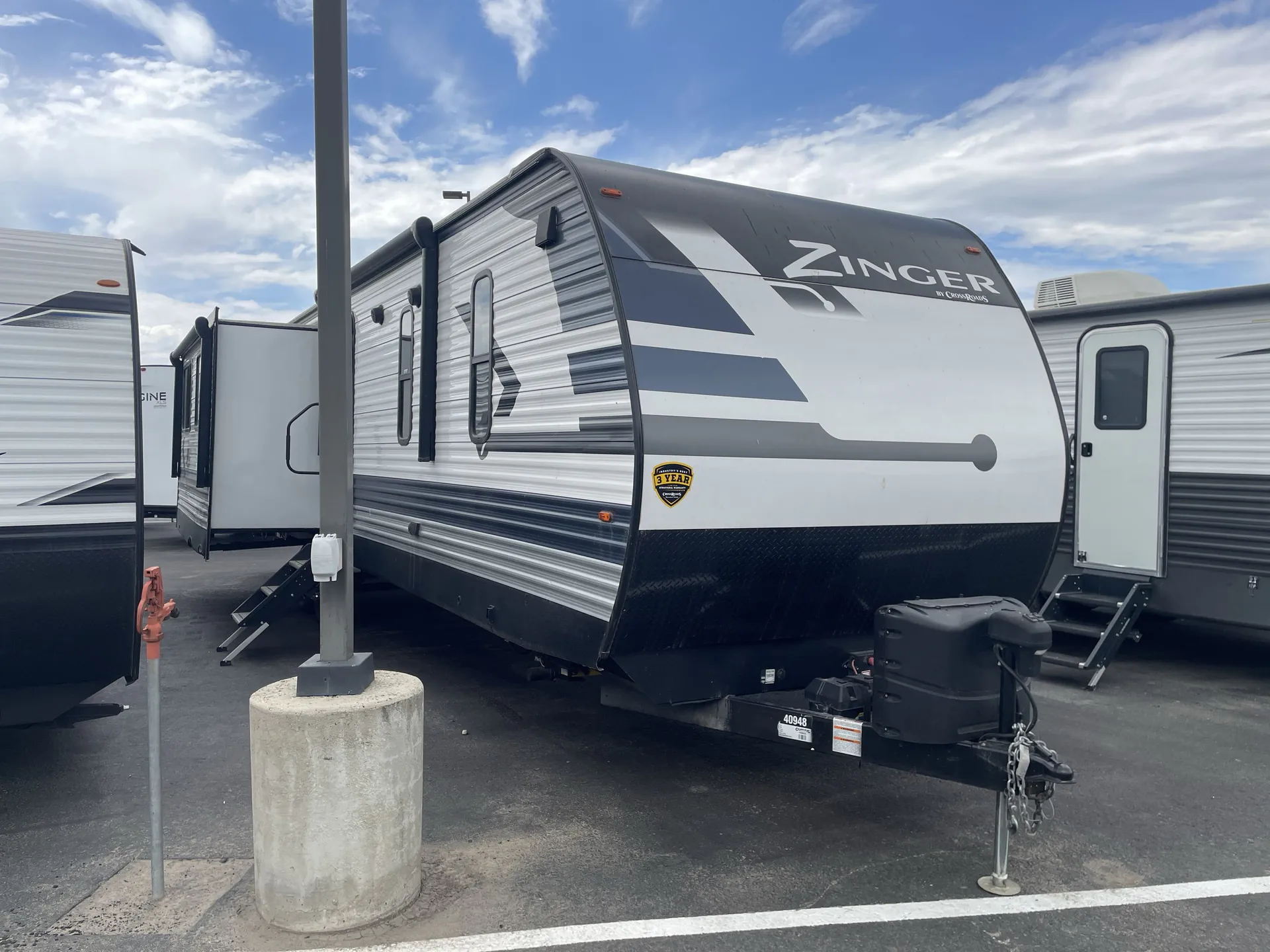 2022 CrossRoads Zinger 340RE - Photo 2