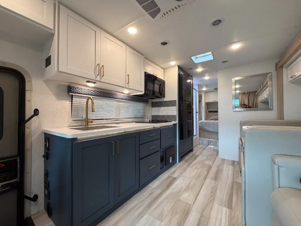 2027 Thor Motor Coach Quantum HS31, Photos photo 4