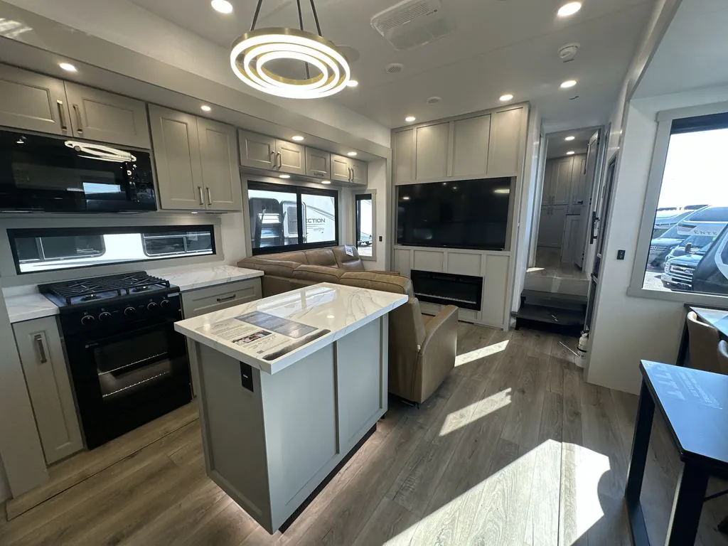 2026 Brinkley Model G 3950, Photos photo 15