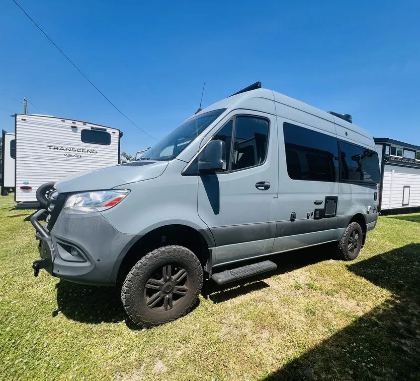 2024 Thor Motor Coach Sanctuary 19M - Photo 2