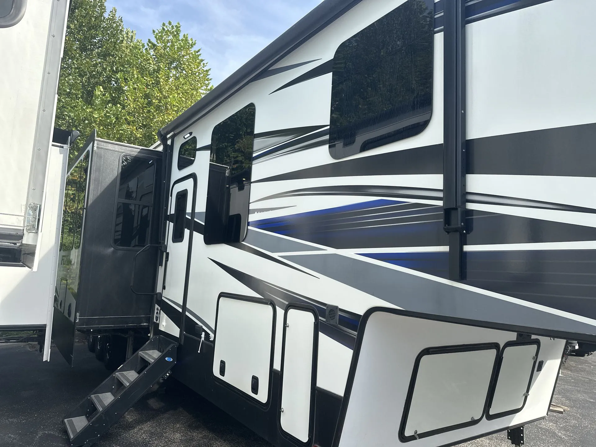 2019 Keystone Fuzion 419 - Photo 4