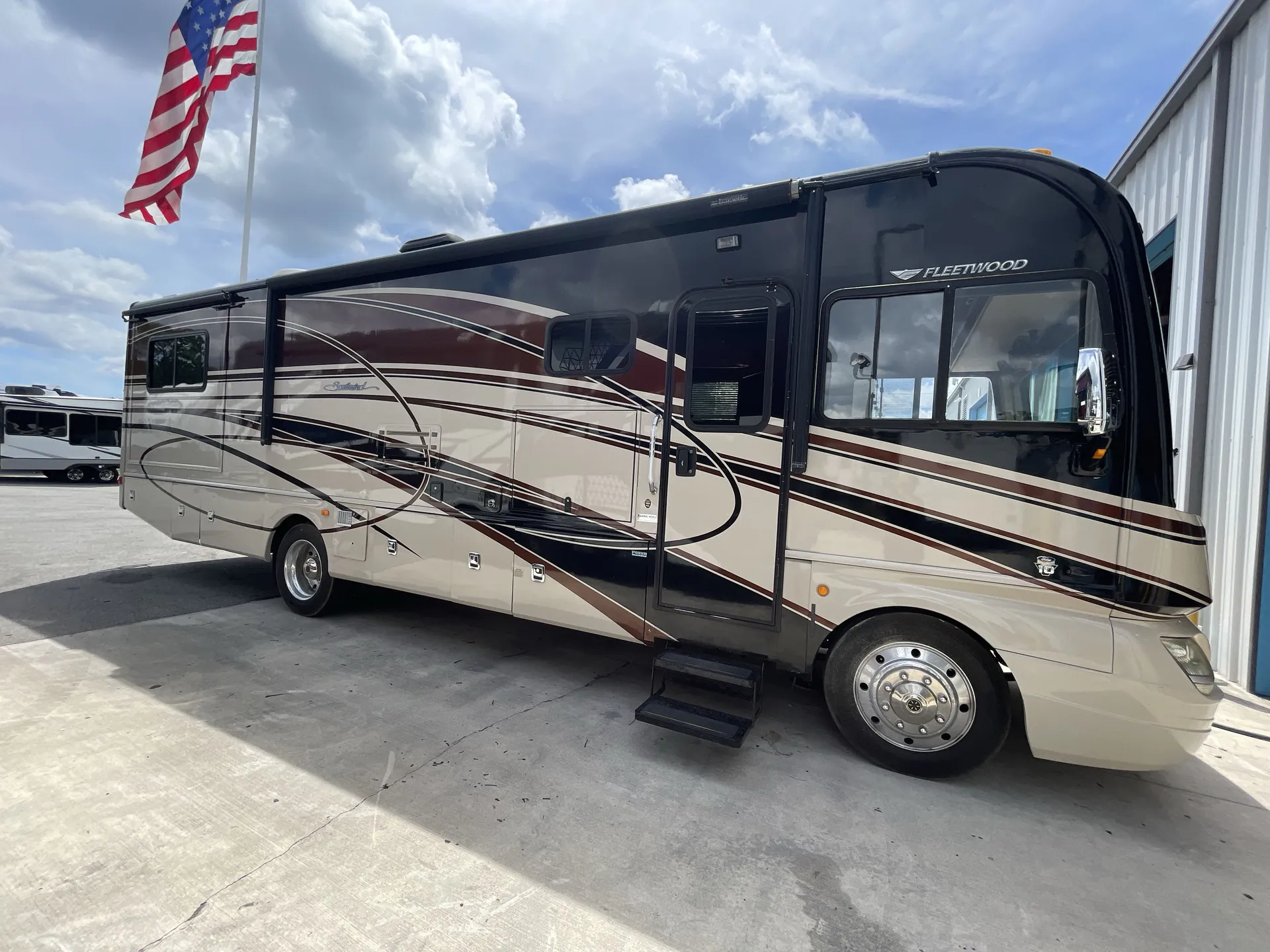 2015 Fleetwood Southwind 34A - Photo 2