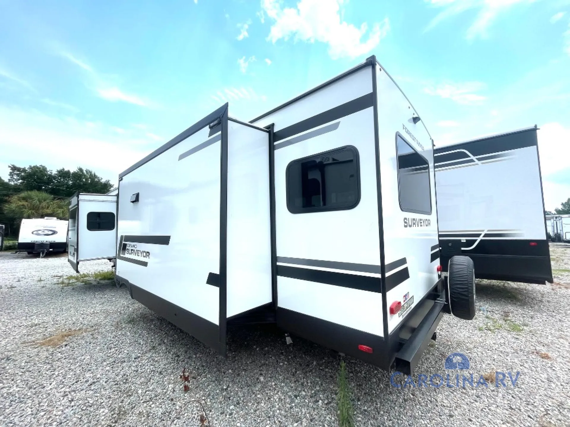 2027 Forest River Grand Surveyor 305RLBS — Photo 7