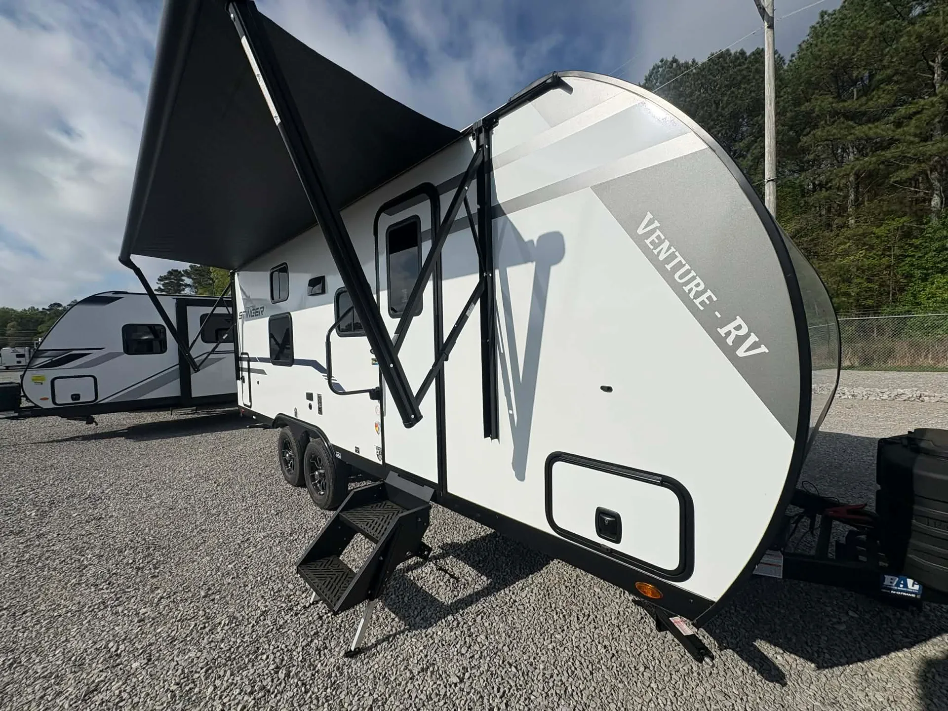 2026 Venture RV SportTrek Stinger STS222VUD - Photo 2
