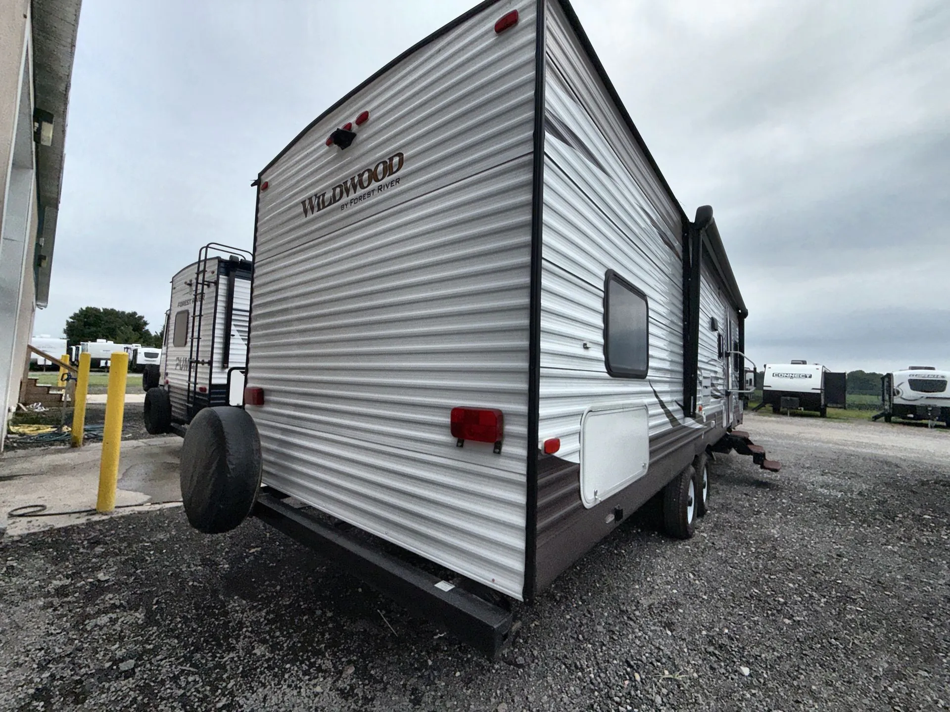 2017 Forest River Wildwood 30QBSS — backside